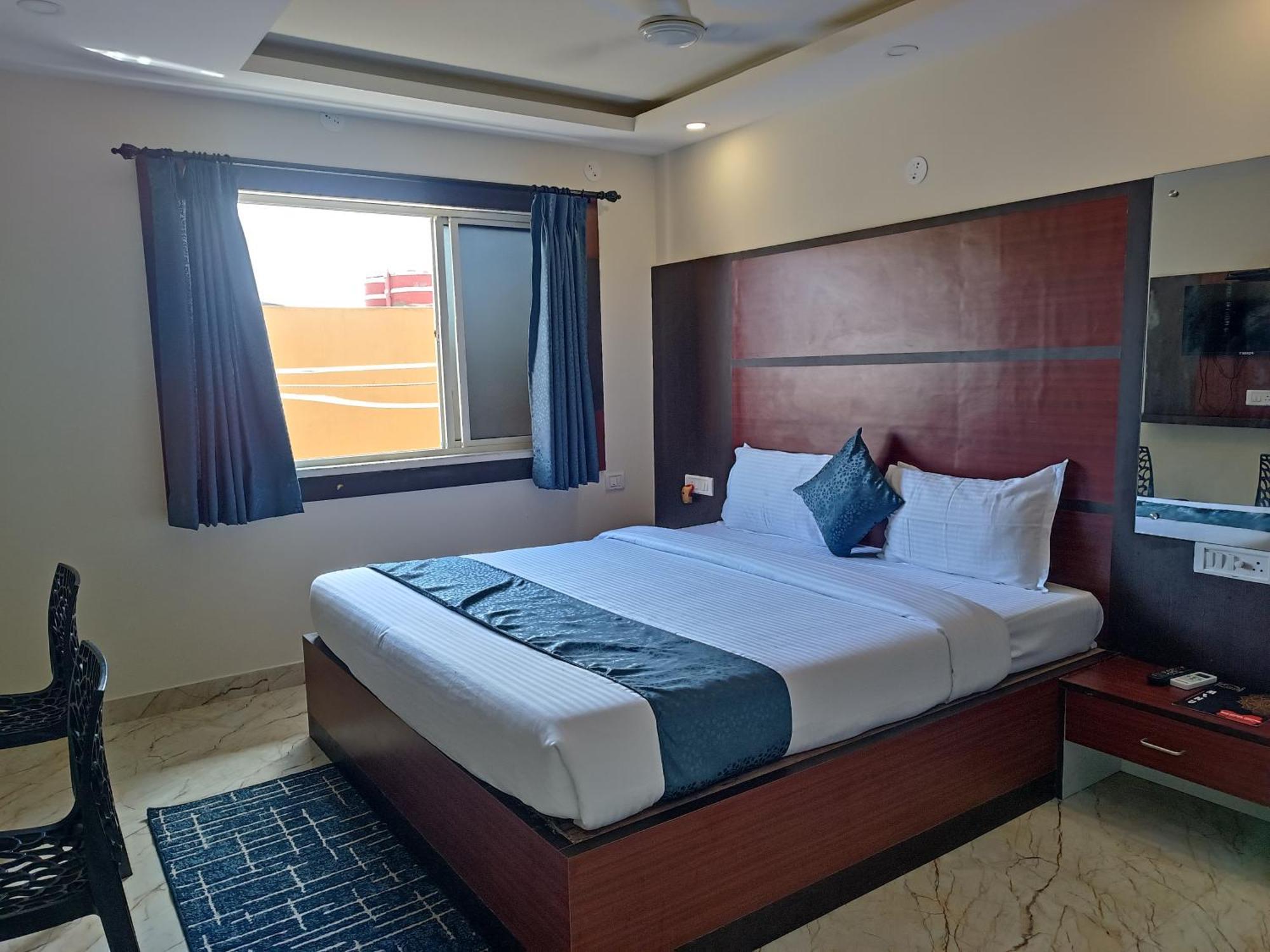 Mom Hotel - Unit Of Mom Hotel Puri Bagian luar foto