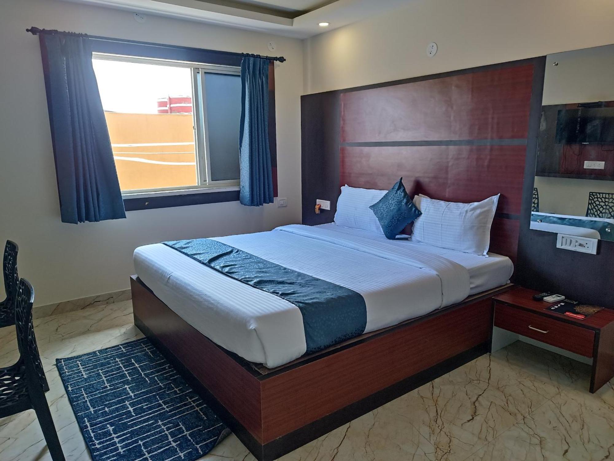 Mom Hotel - Unit Of Mom Hotel Puri Bagian luar foto