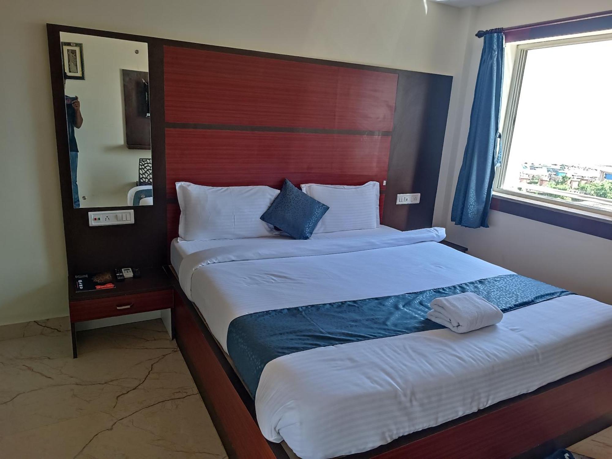 Mom Hotel - Unit Of Mom Hotel Puri Bagian luar foto