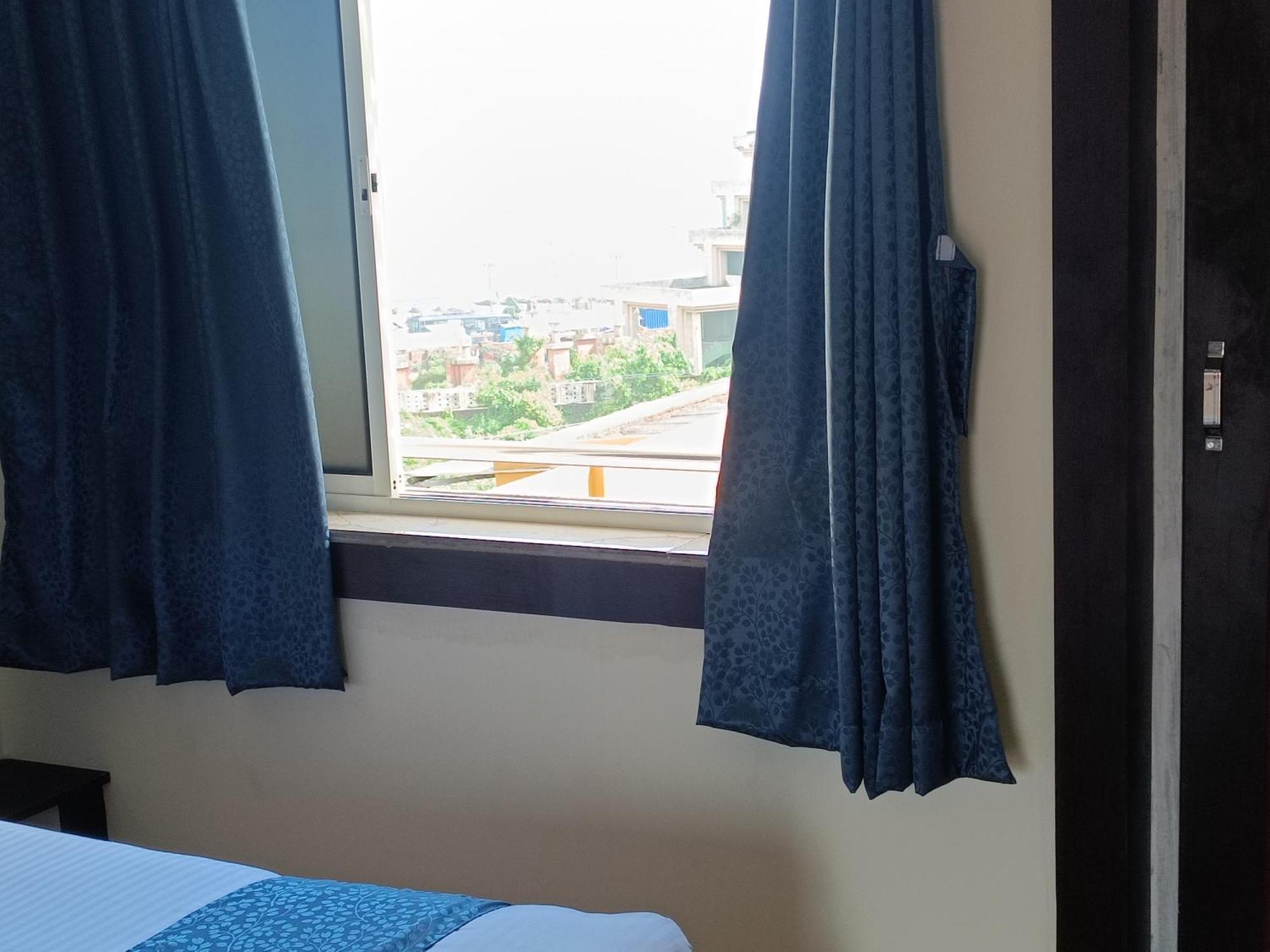 Mom Hotel - Unit Of Mom Hotel Puri Bagian luar foto