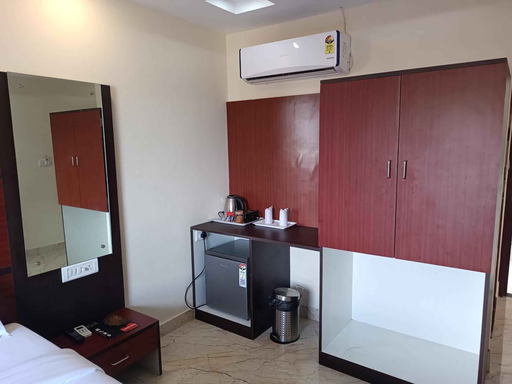 Mom Hotel - Unit Of Mom Hotel Puri Bagian luar foto