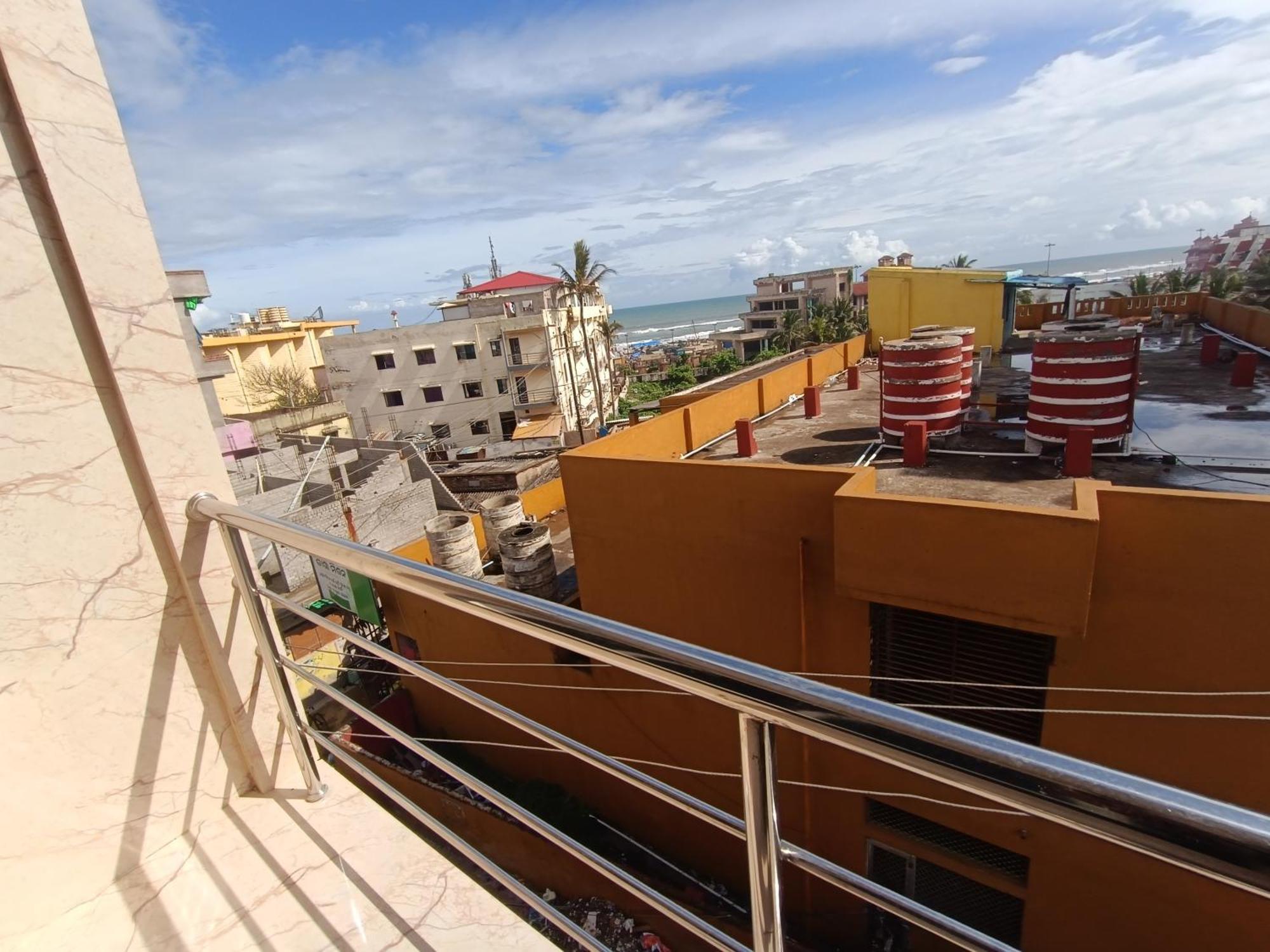 Mom Hotel - Unit Of Mom Hotel Puri Bagian luar foto