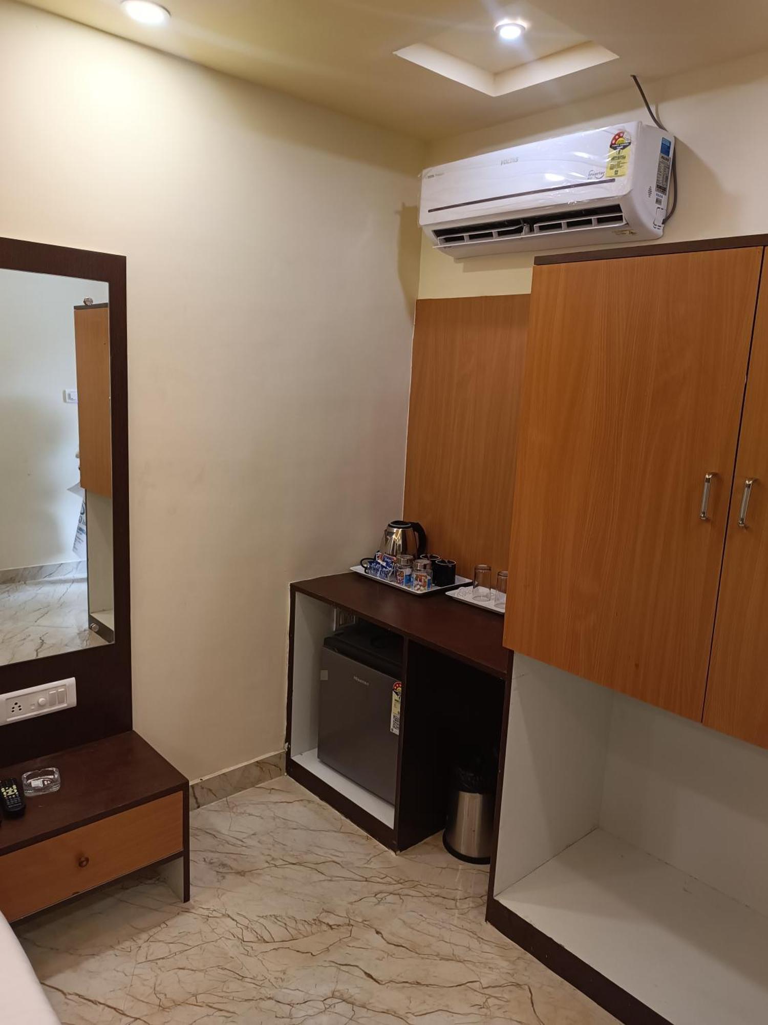 Mom Hotel - Unit Of Mom Hotel Puri Bagian luar foto