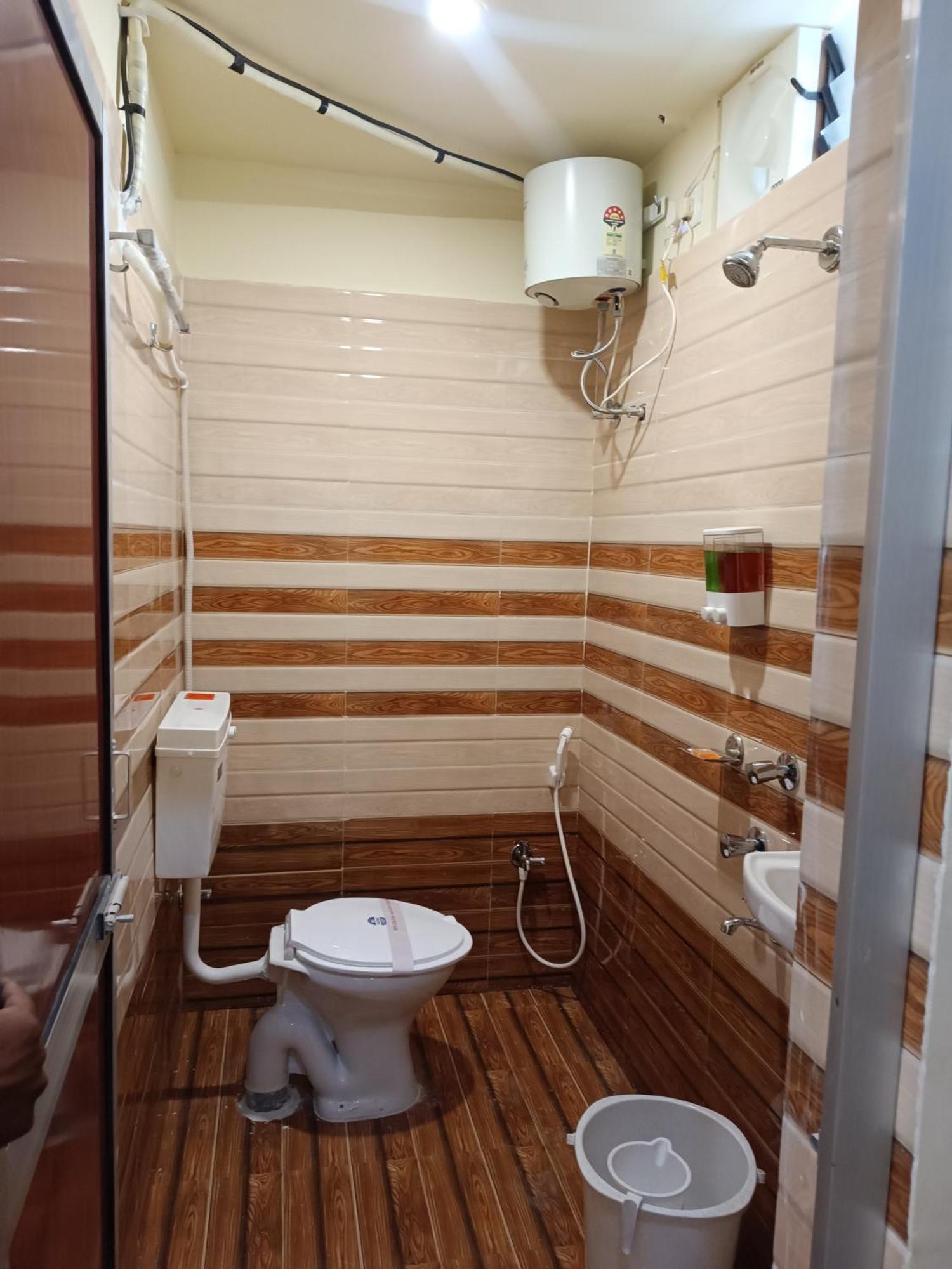 Mom Hotel - Unit Of Mom Hotel Puri Bagian luar foto