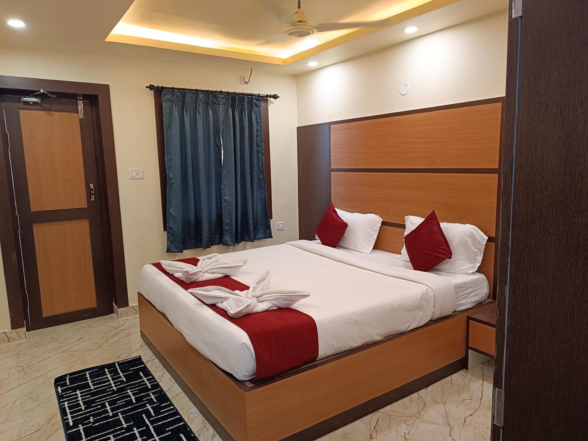 Mom Hotel - Unit Of Mom Hotel Puri Bagian luar foto