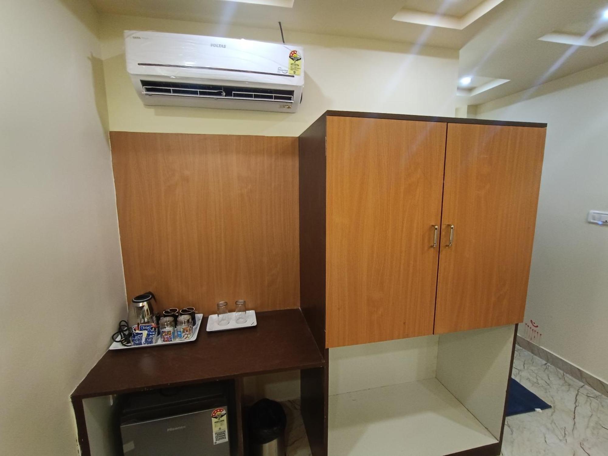 Mom Hotel - Unit Of Mom Hotel Puri Bagian luar foto
