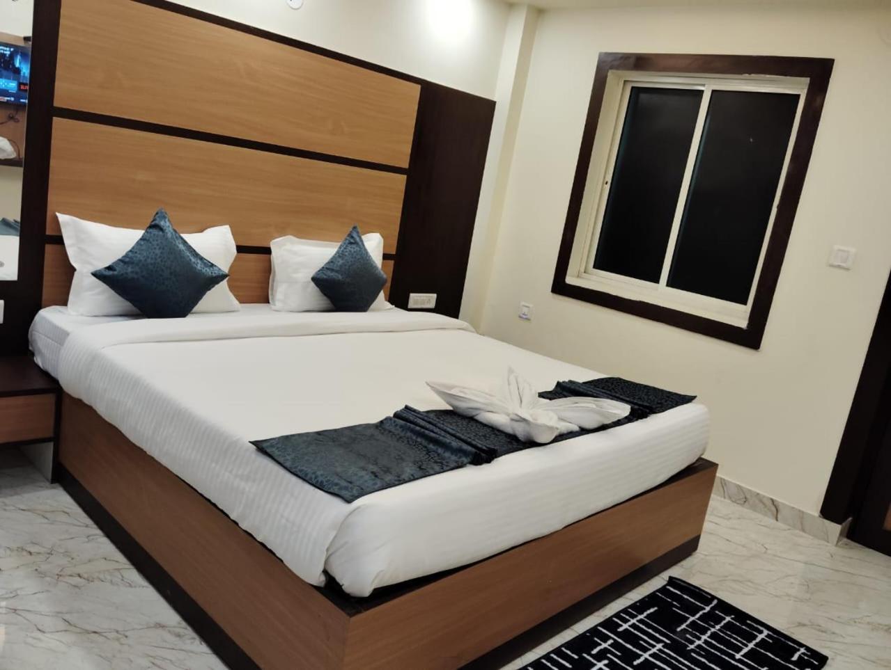 Mom Hotel - Unit Of Mom Hotel Puri Bagian luar foto